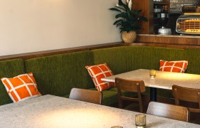 Table inside restaurant, © Womo