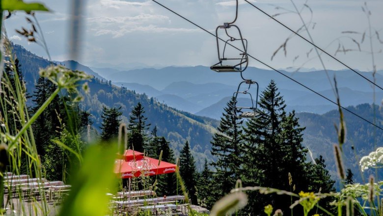 With the chair lift to the Ötscherschutzhaus, © Ludwig Fahrnberger
