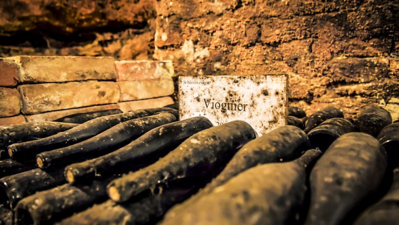 Matured Viognier in the estate cellar, © Gut Hardegg