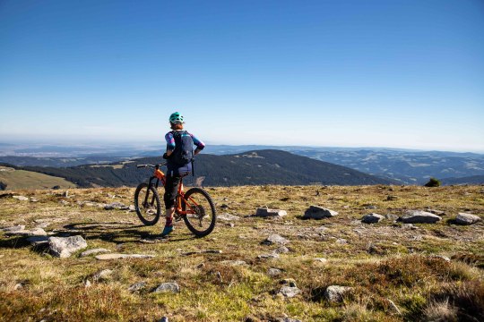 Po výletu na horském kole si jednoduše vychutnejte výhled, © Wexl Trails/St. Corona am Wechsel