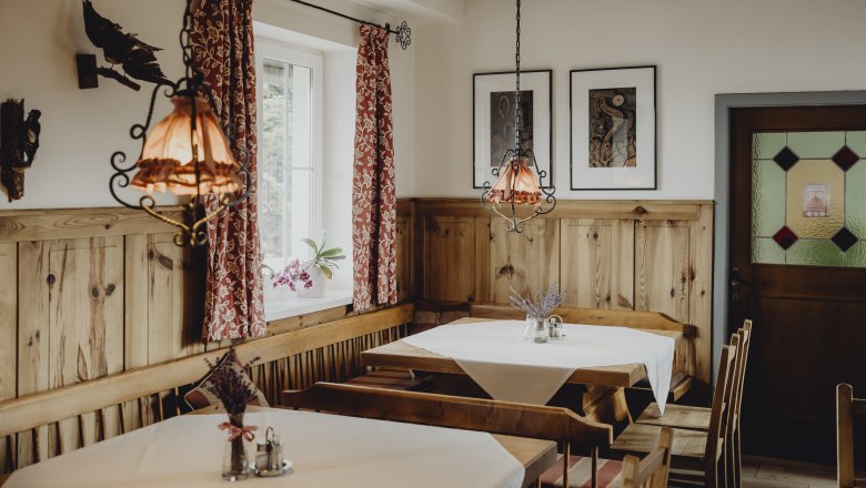 Rastplatz nach Wandertour oder Skivergn&uuml;gen, &copy; Nieder&ouml;sterreich-Werbung/Sophie Menegaldo