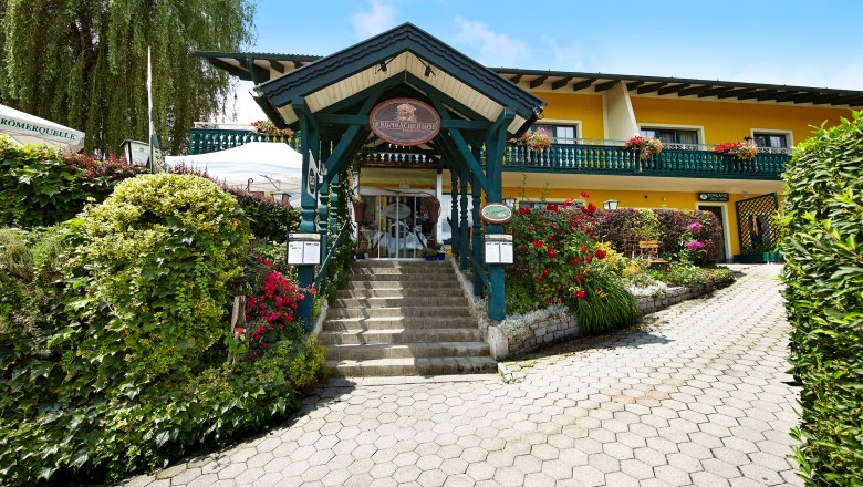 The Krumbacherhof is the perfect start for a hiking & cycling tour, © Wiener Alpen/Bene Croy