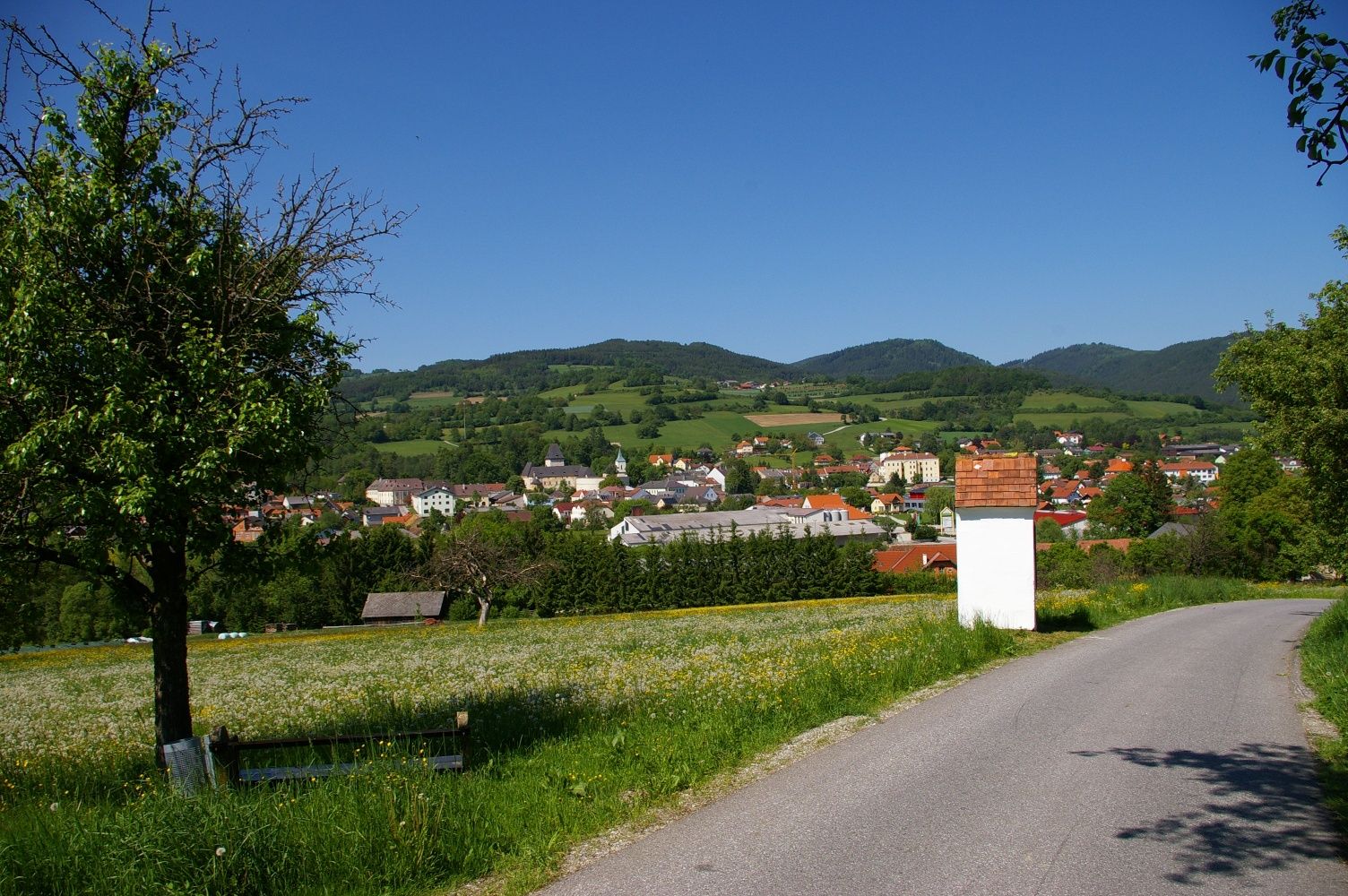 Pöggstall za koncem obce směrem na Krempersbach a Laas.