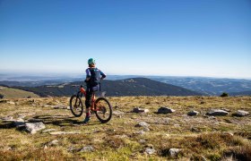 Po výletu na horském kole si jednoduše vychutnejte výhled, © Wexl Trails/St. Corona am Wechsel