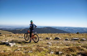 Po výletu na horském kole si jednoduše vychutnejte výhled, © Wexl Trails/St. Corona am Wechsel