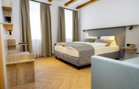 Bedroom, &copy; Denise Lenz