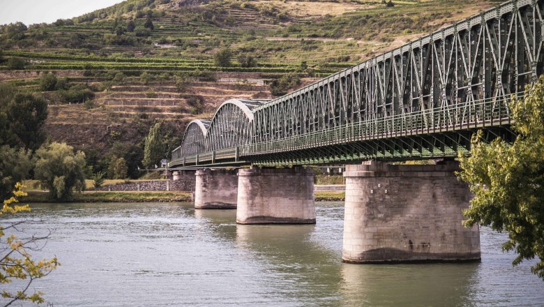 Danube bridge Mautern, &copy; Daniela Matejschek