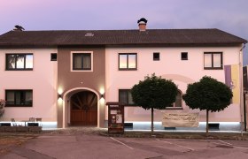 Street view at dusk, © Susanne Kernbichler