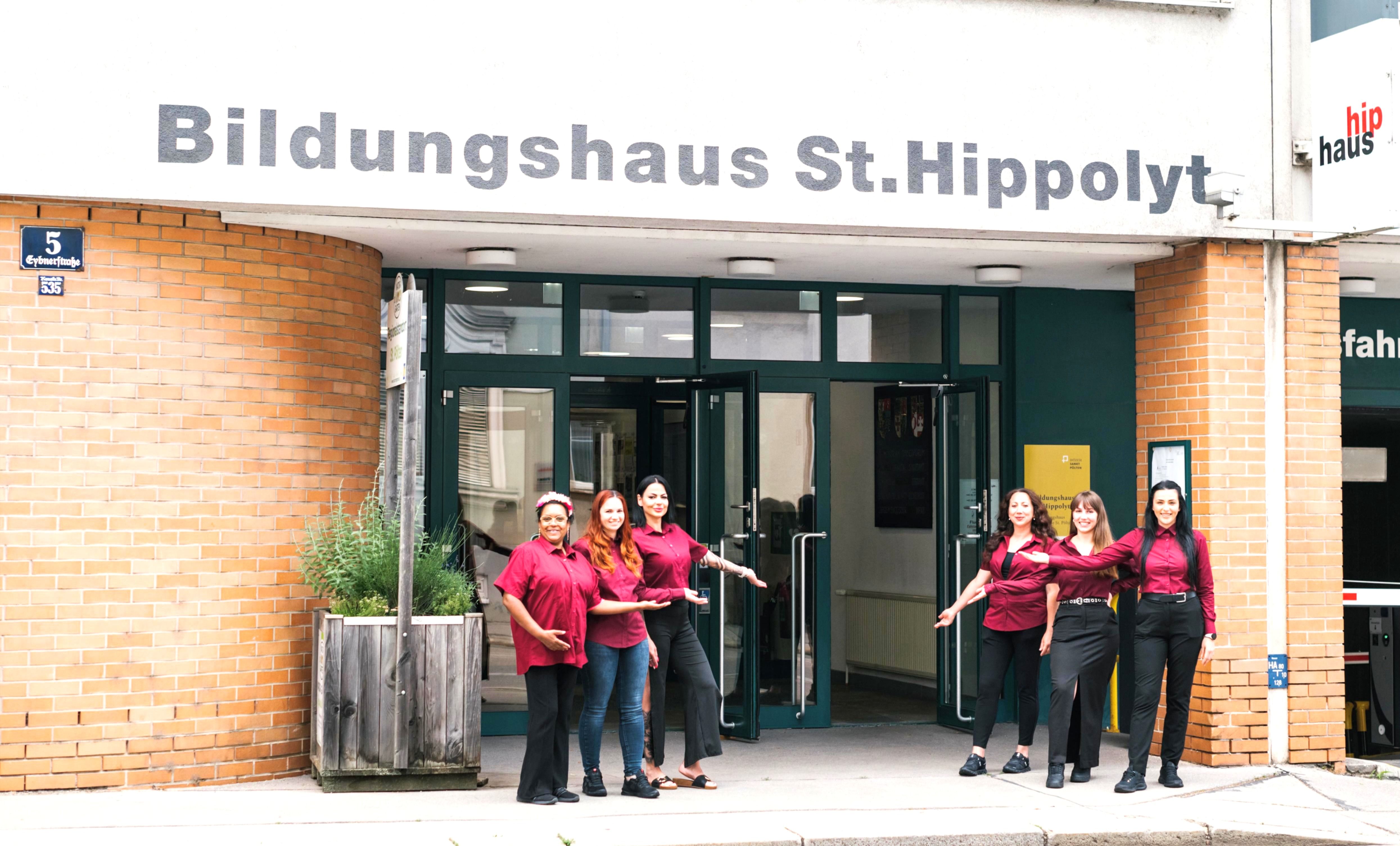 Eingang_mit_Menschen