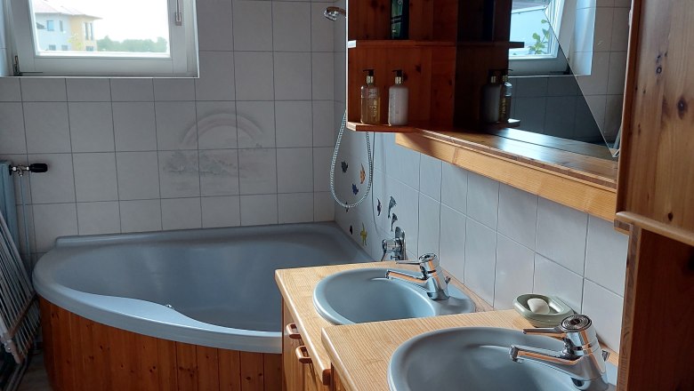 Bad mit Dusche Wohnung klein, © C Appartement Wistrcil Stellfeld, Martina Stellfeld
