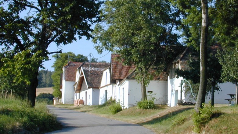 Wine cellar lane Patzmannsdorf, © Marktgemeinde Stronsdorf
