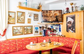 Cozy seating area in the Cafe Bruckner, © Georg Pomassl