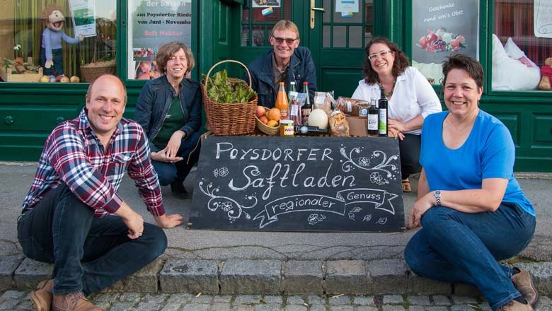 Fruit and juice store with the producers, © Familie Schreiber