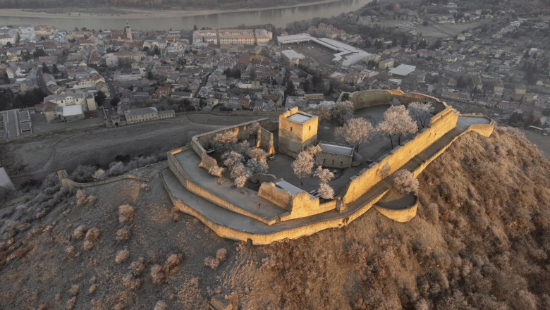 Schlossberg Hainburg/Danube, aerial photograph, © Arbeitsgruppe Schlossberg