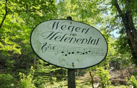 Stezka v &uacute;dol&iacute; Helenental, &copy; Wienerwald Tourismus / &copy;Klaus Lorenz