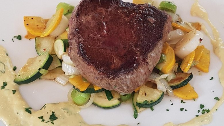 Steak, &copy; Reef & Beef