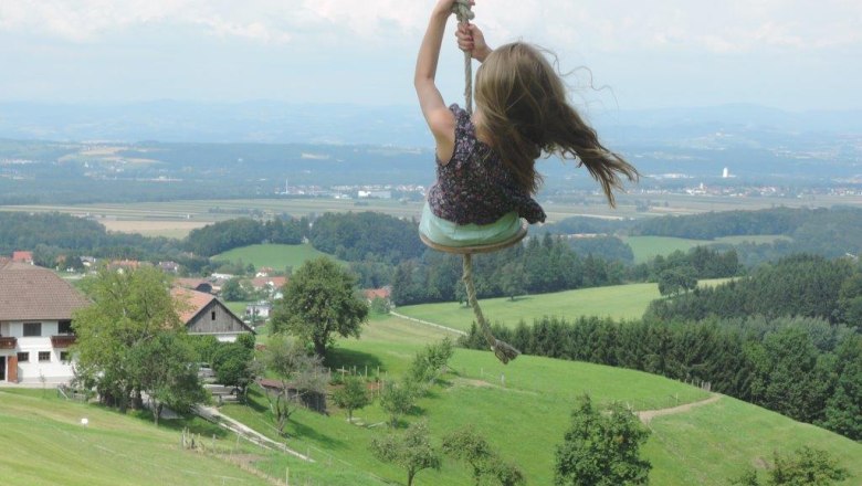 Mostviertel swing with a view, © Landhaus Aigner