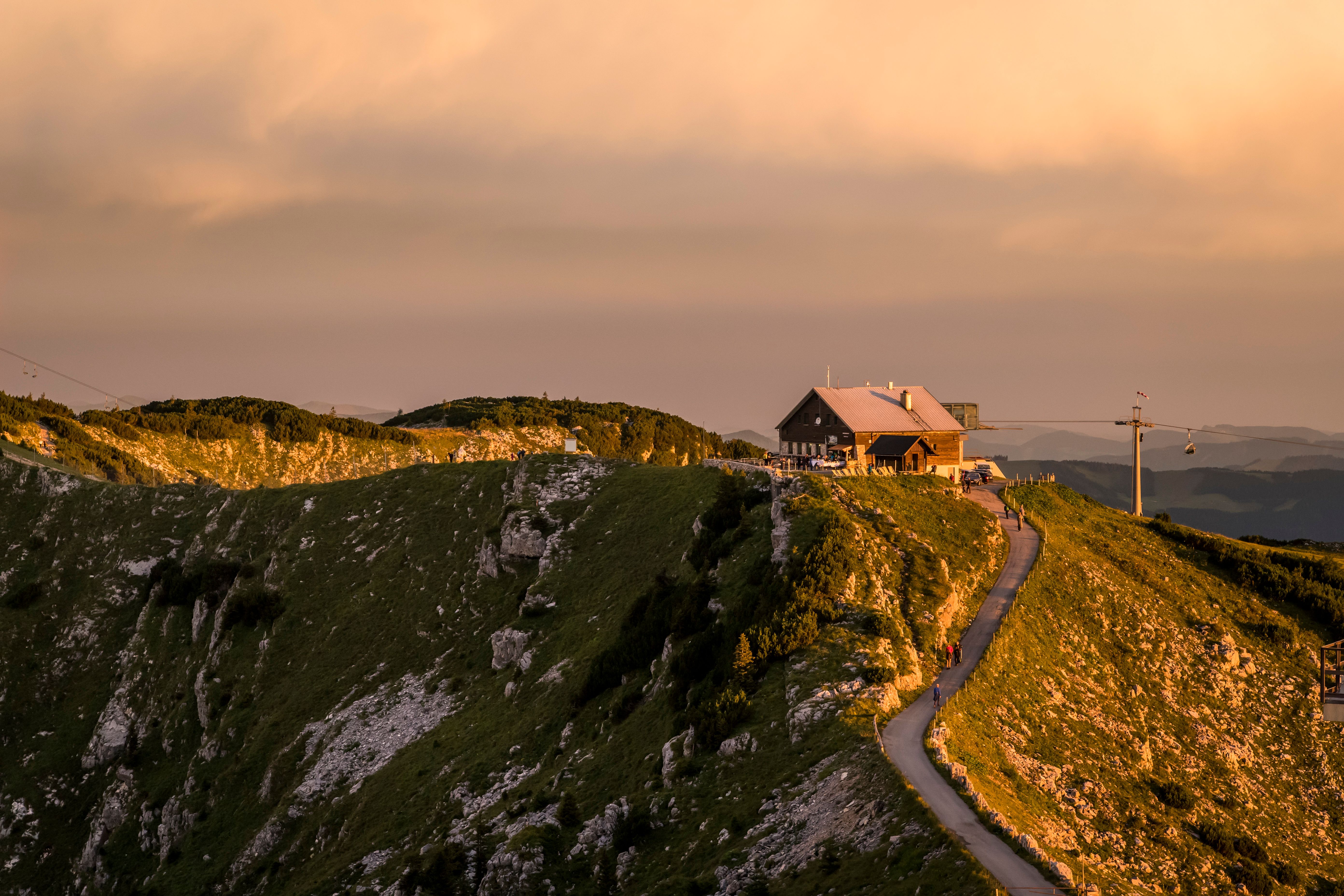Geischlägerhütte na Hochkaru uprostřed fantastické horské kulisy.