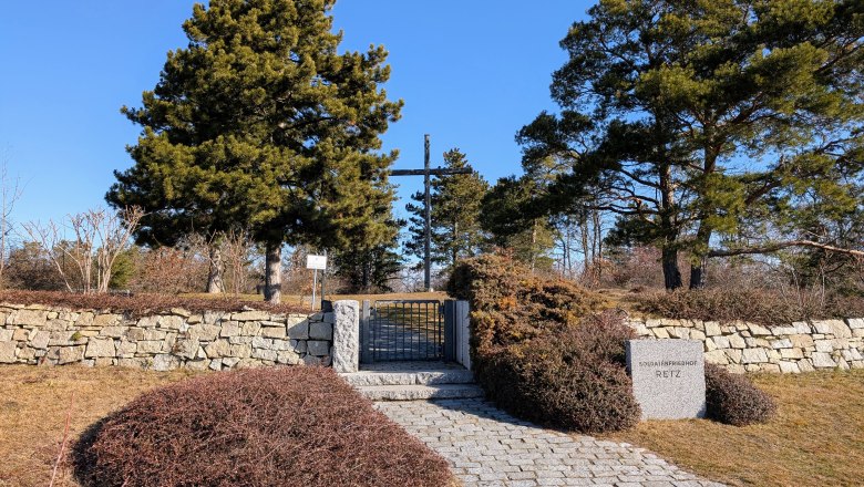 Military cemetery, &copy; Retzer Land / Daniel W&ouml;hrer