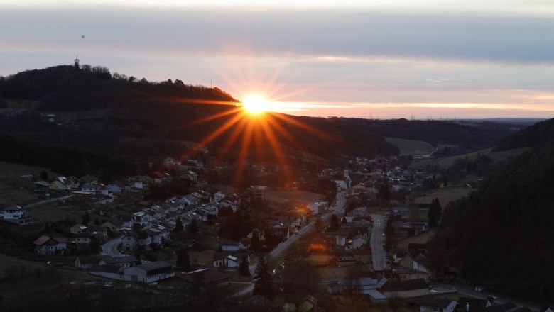 Sunrise behind the Keltenberg, © Marktgemeinde Schwarzenbach, Helmut Karner