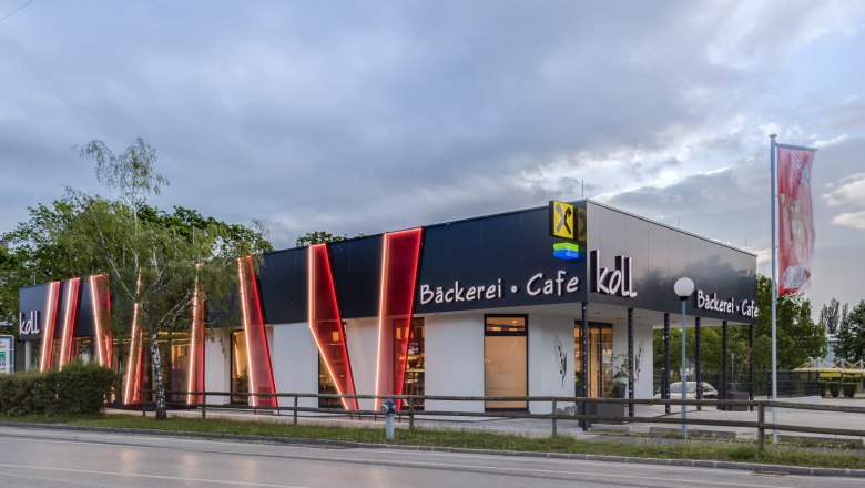 Specializovaný obchod s kavárnou ve Wiener Neustadt, © Koll GmbH