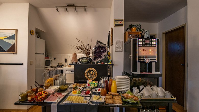 Breakfast buffet, &copy; G&auml;stehaus Pointner