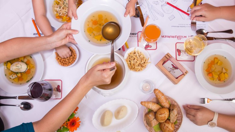 Family dinner at the Holzinger, &copy; Martin Schotte