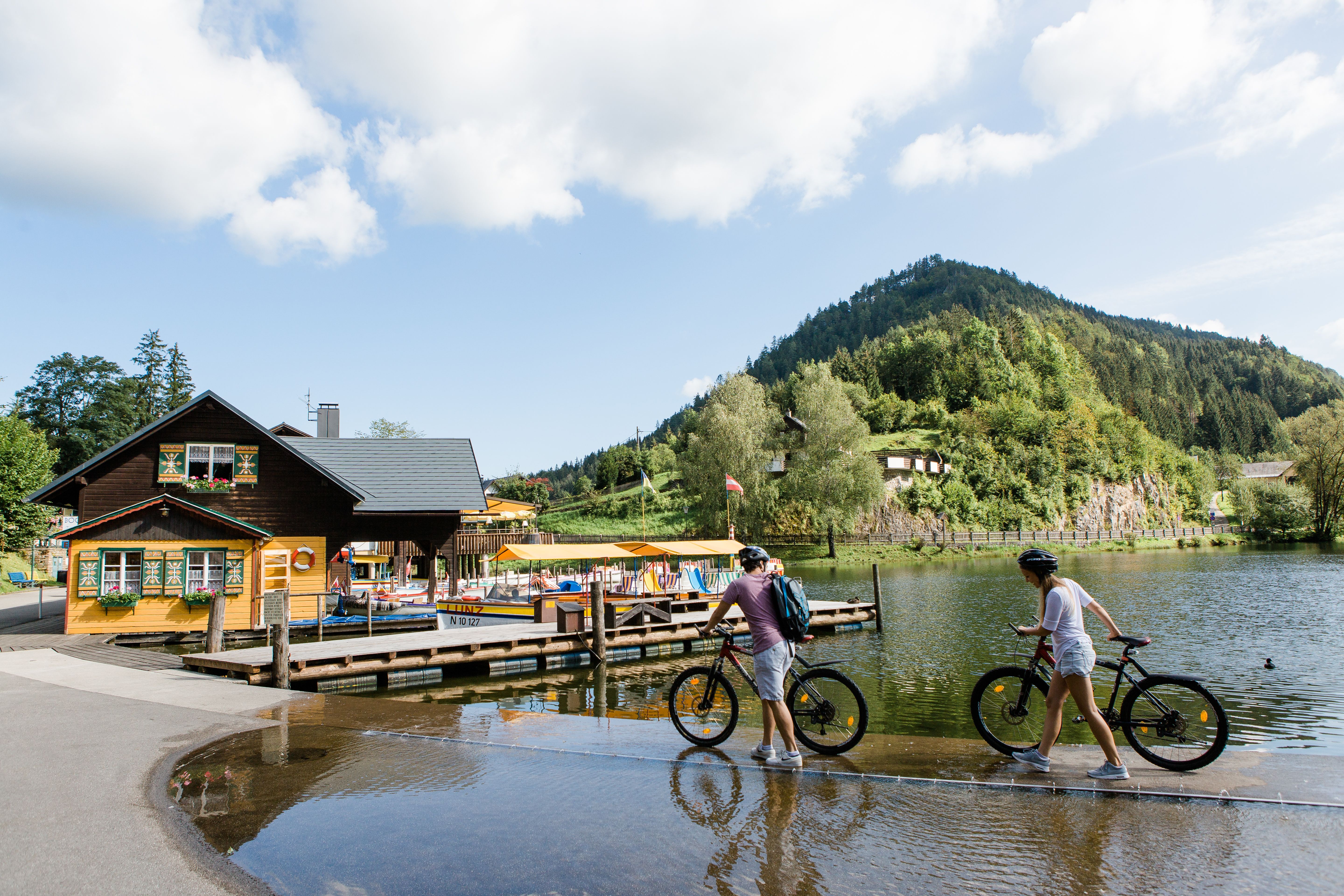 Cyklisté na Lunzer See