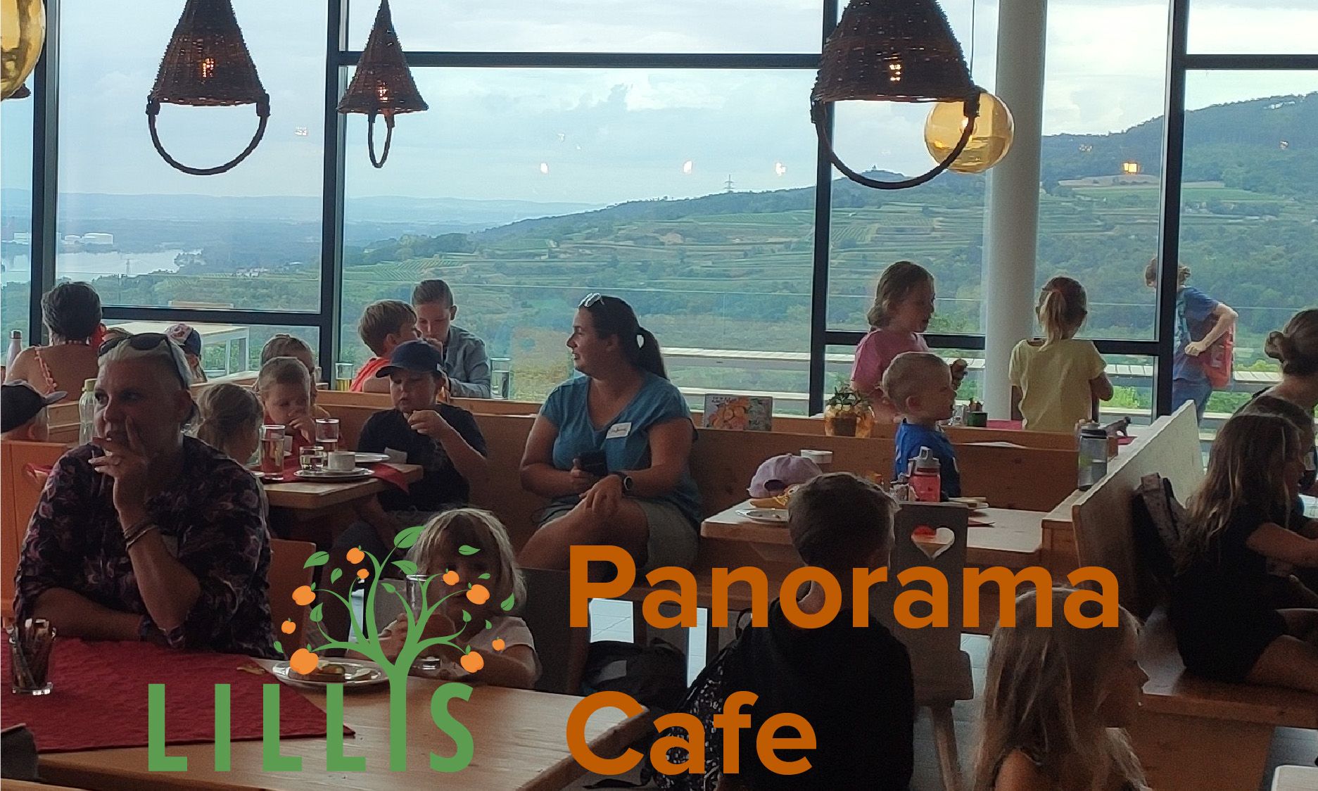 Panoramatická kavárna v Lilliině meruňkové zahradě