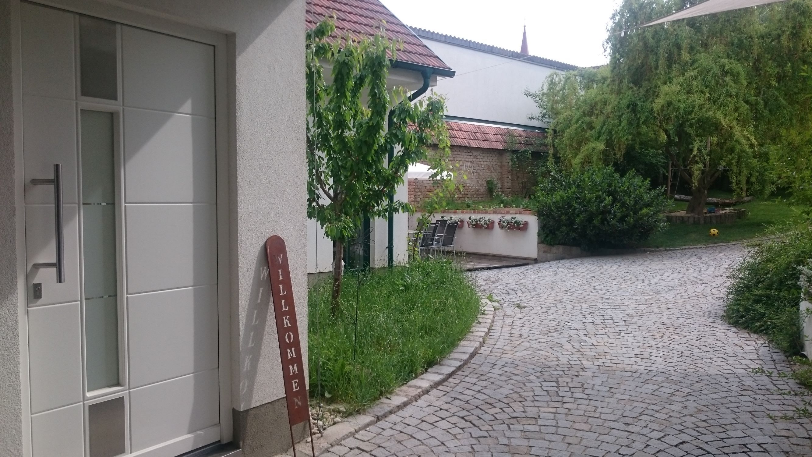 apartmán-vchod-dvorek-x