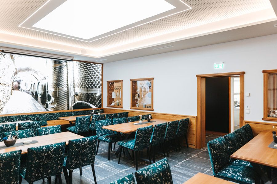 Atmosféra moderní vinárny