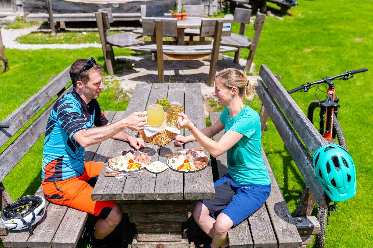 Výlet na e-kole po alpských pastvinách na Kitzhütte a Siebenhütten-Alm