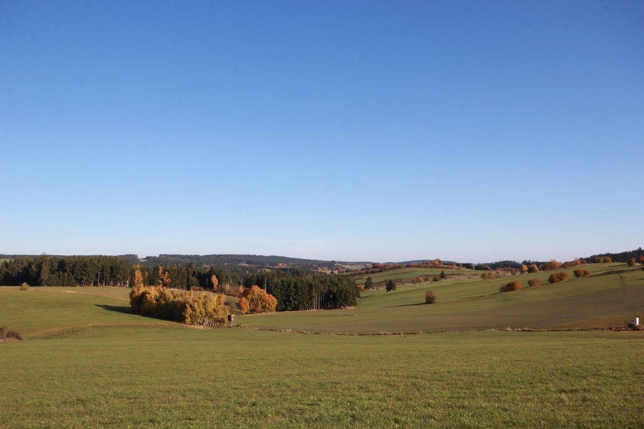 Zelená pole a kopce
