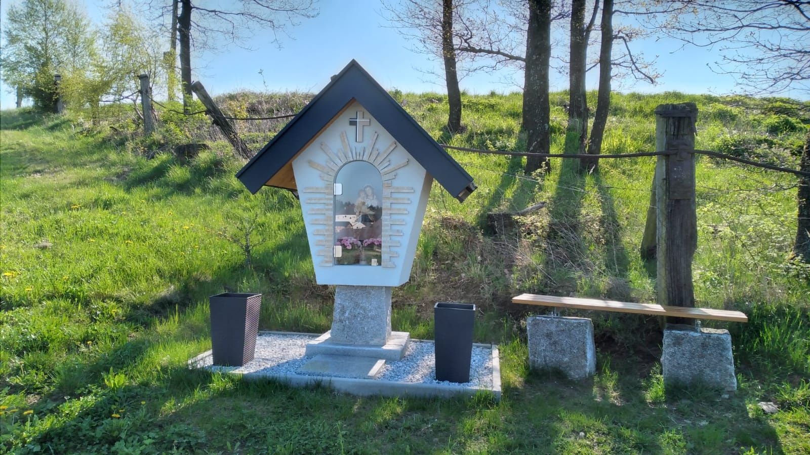 Křížová cesta míru, Materl