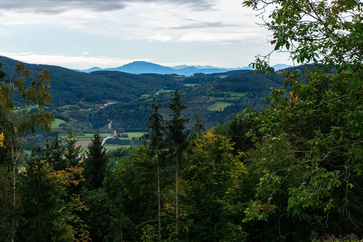 Pohled na kostel sv. Anny a horu Ötscher