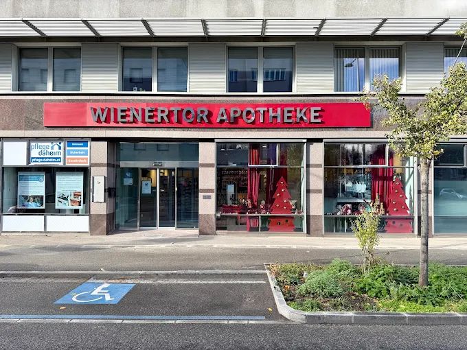 Vchod do lékárny Wienerthor na Ringstraße