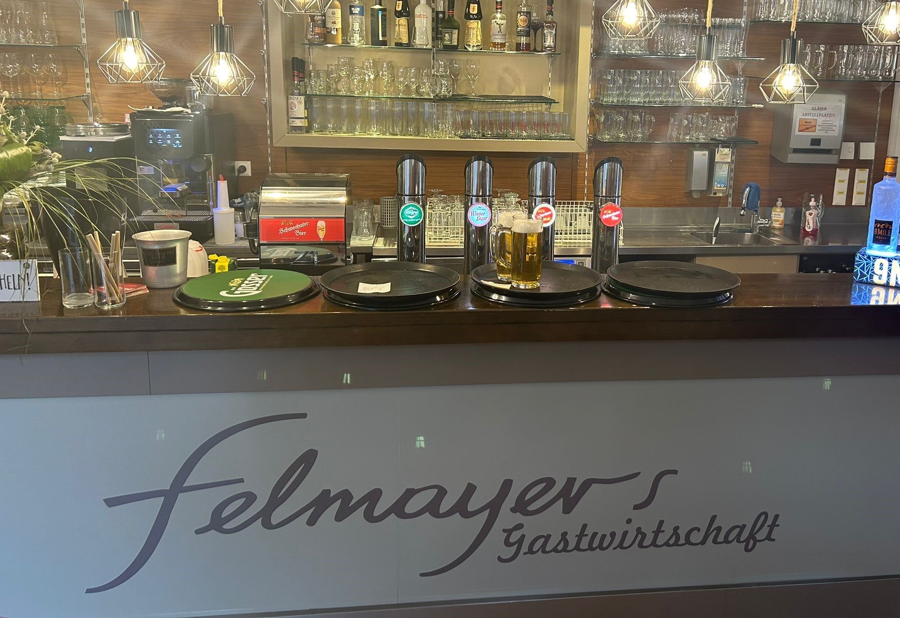 Felmayersova restaurace ve Schwechatu, bar 
