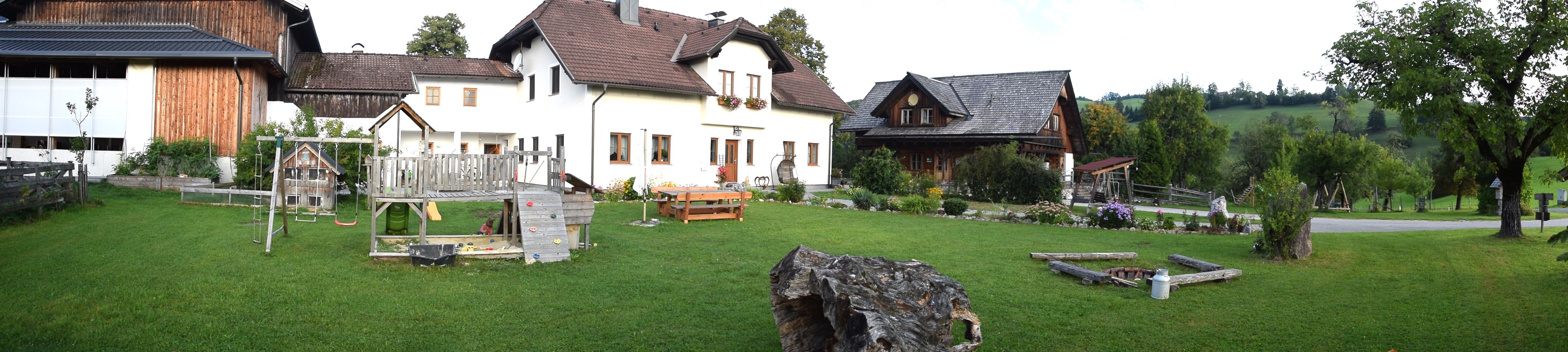 Dětské hřiště a prostor pro grilování