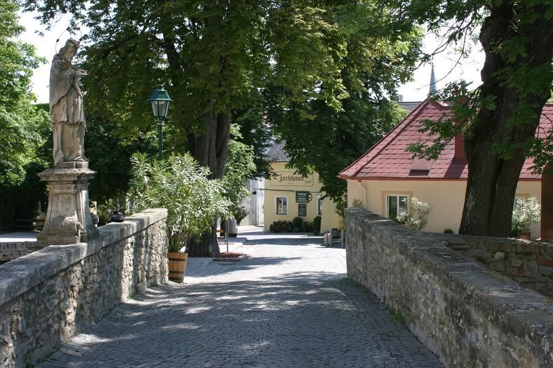 Most a přístup ke vchodu do hradu