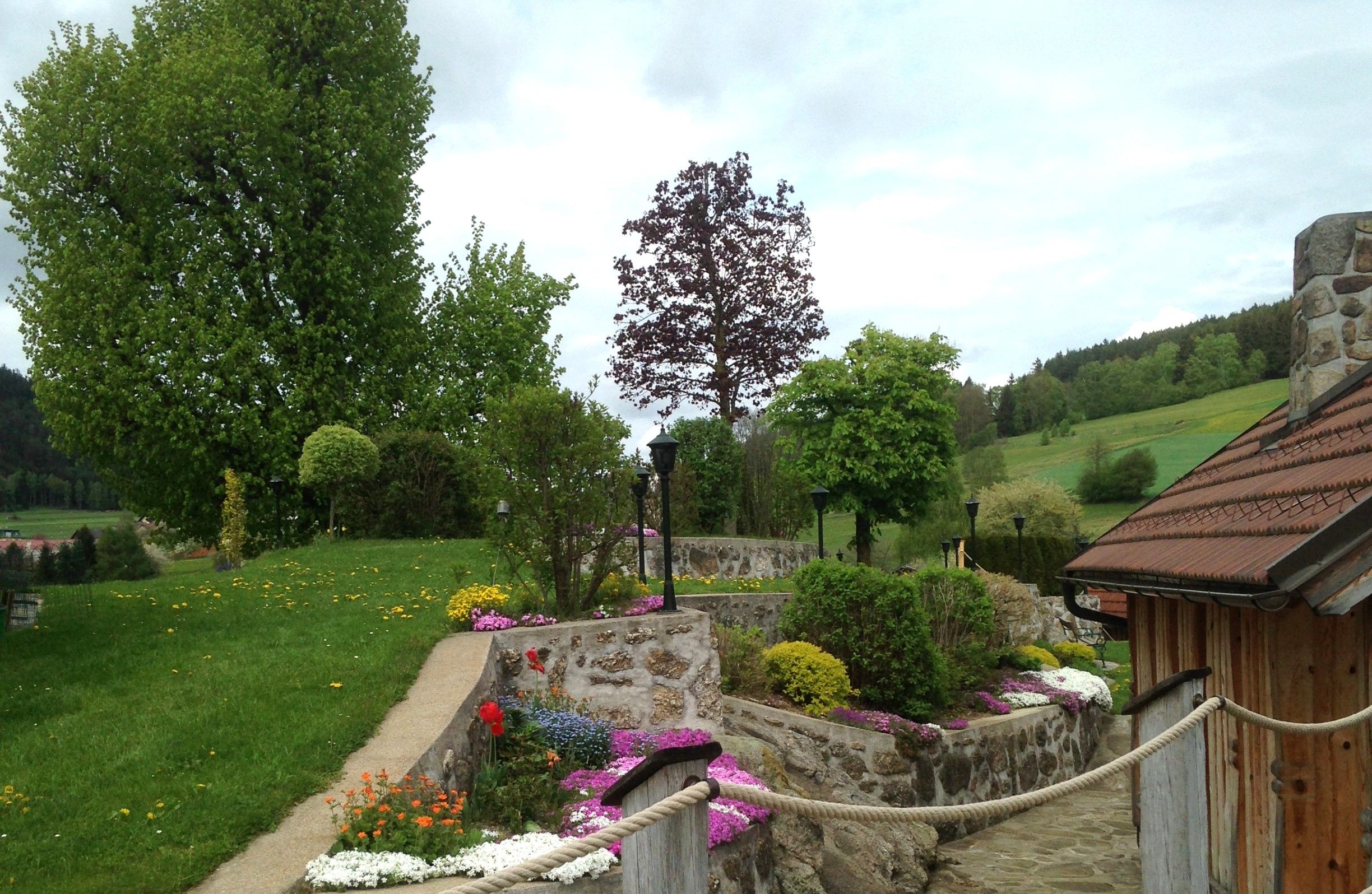 ZKUŠENOSTI: Stone & Garden