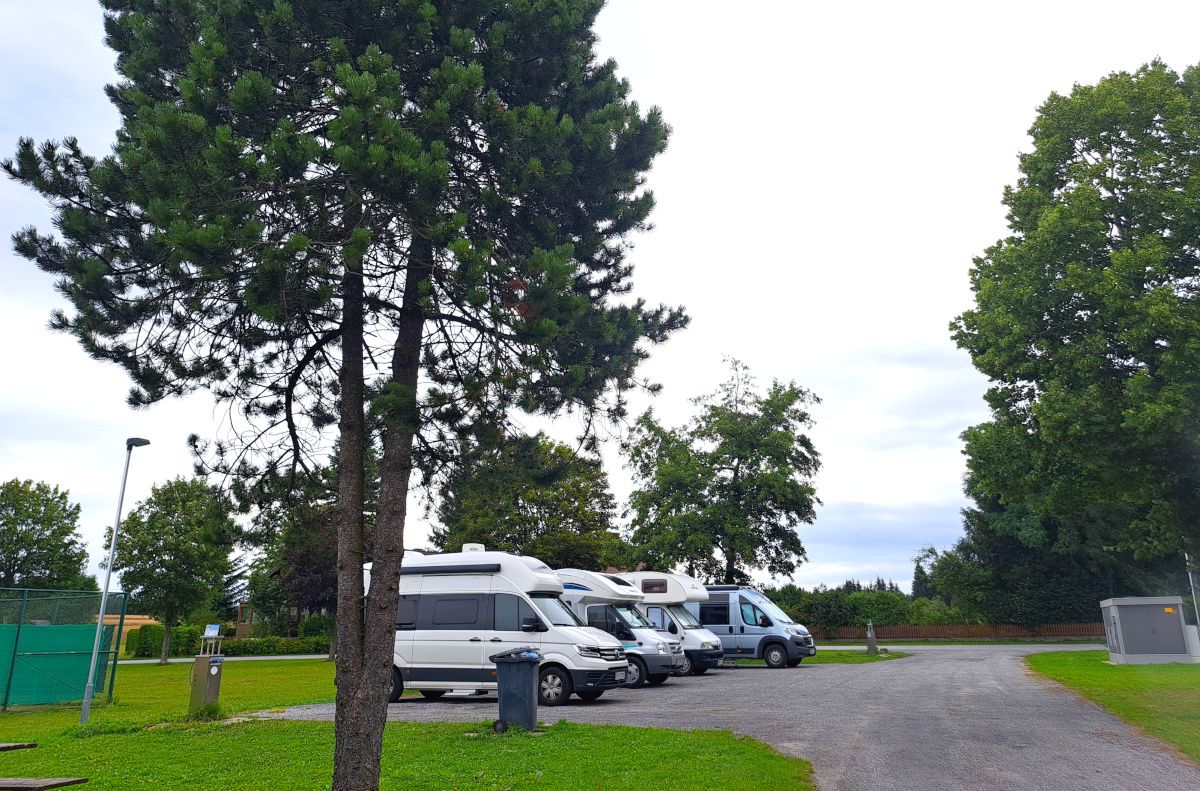 mobilní přístaviště s karavany