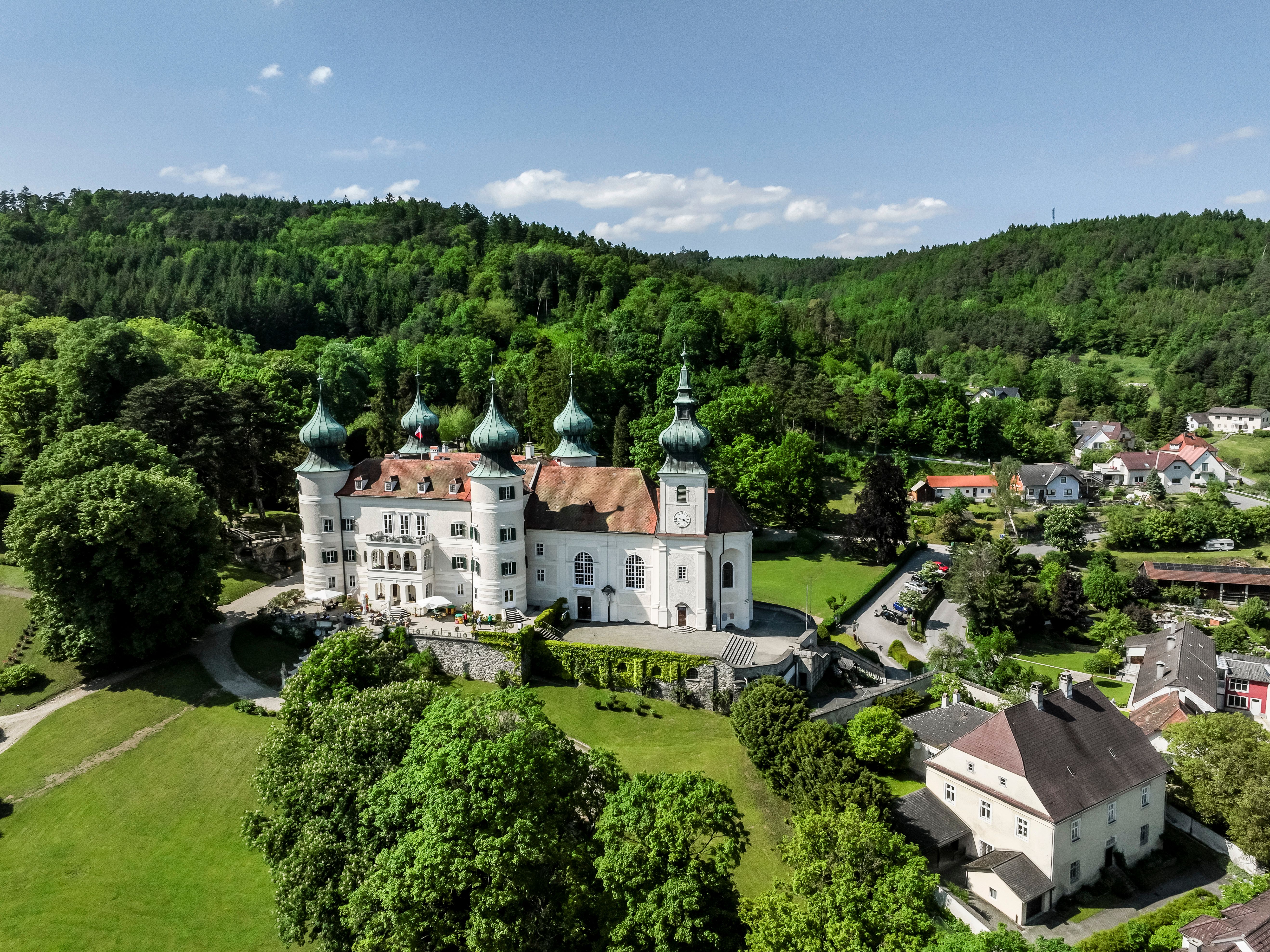 Výlet na Schwarzautal vede kolem hradu Artstetten.