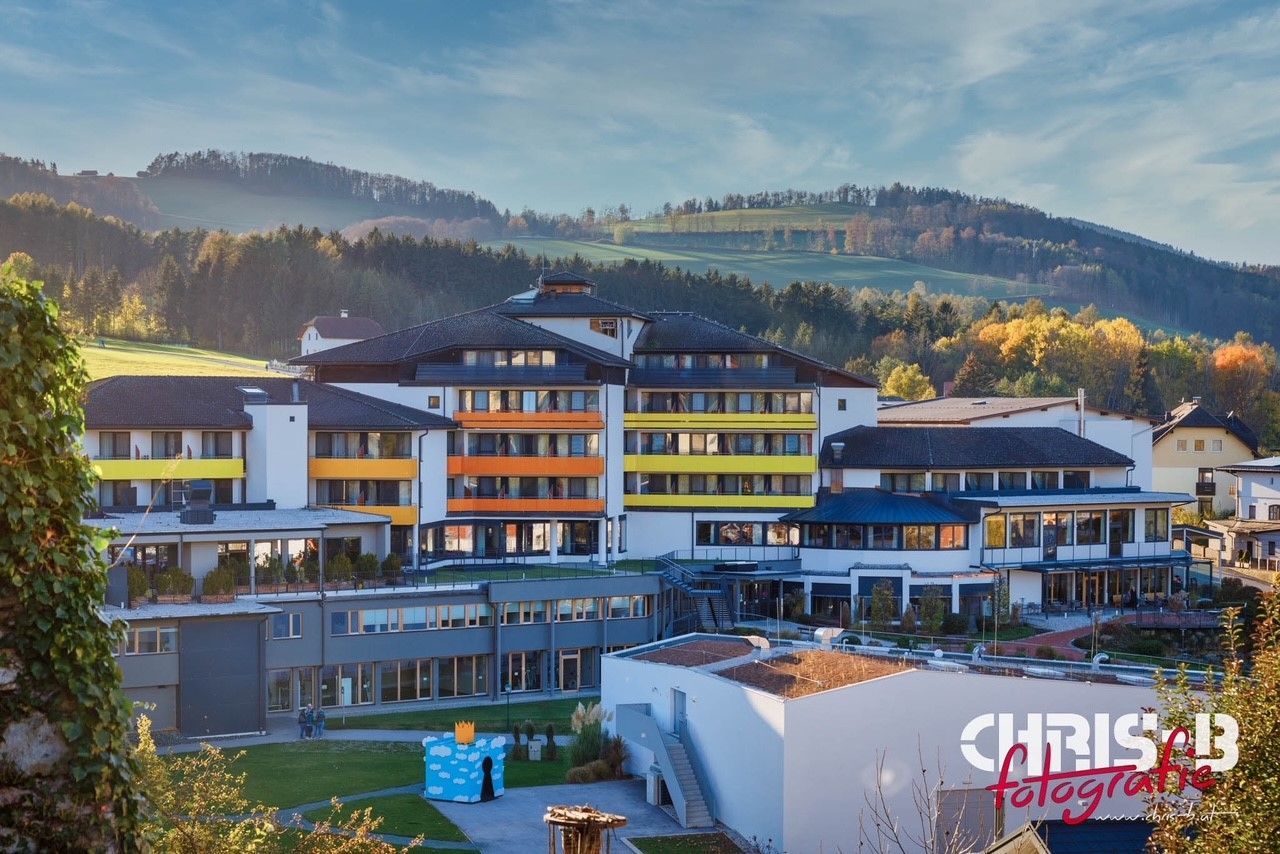 Vivea 4* Hotel Bad Schönau Zum Landsknecht v malebné krajině.