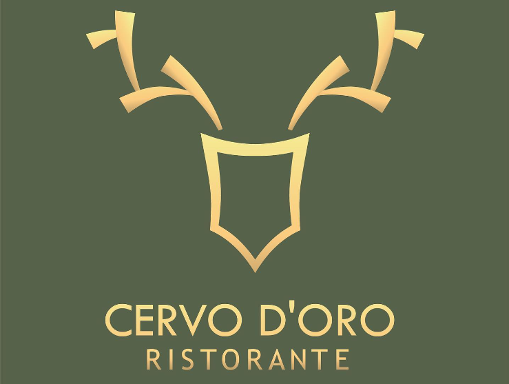 Logo restaurace Cervo D'oro se zlatými jeleními parohy a nápisy na zeleném pozadí.
