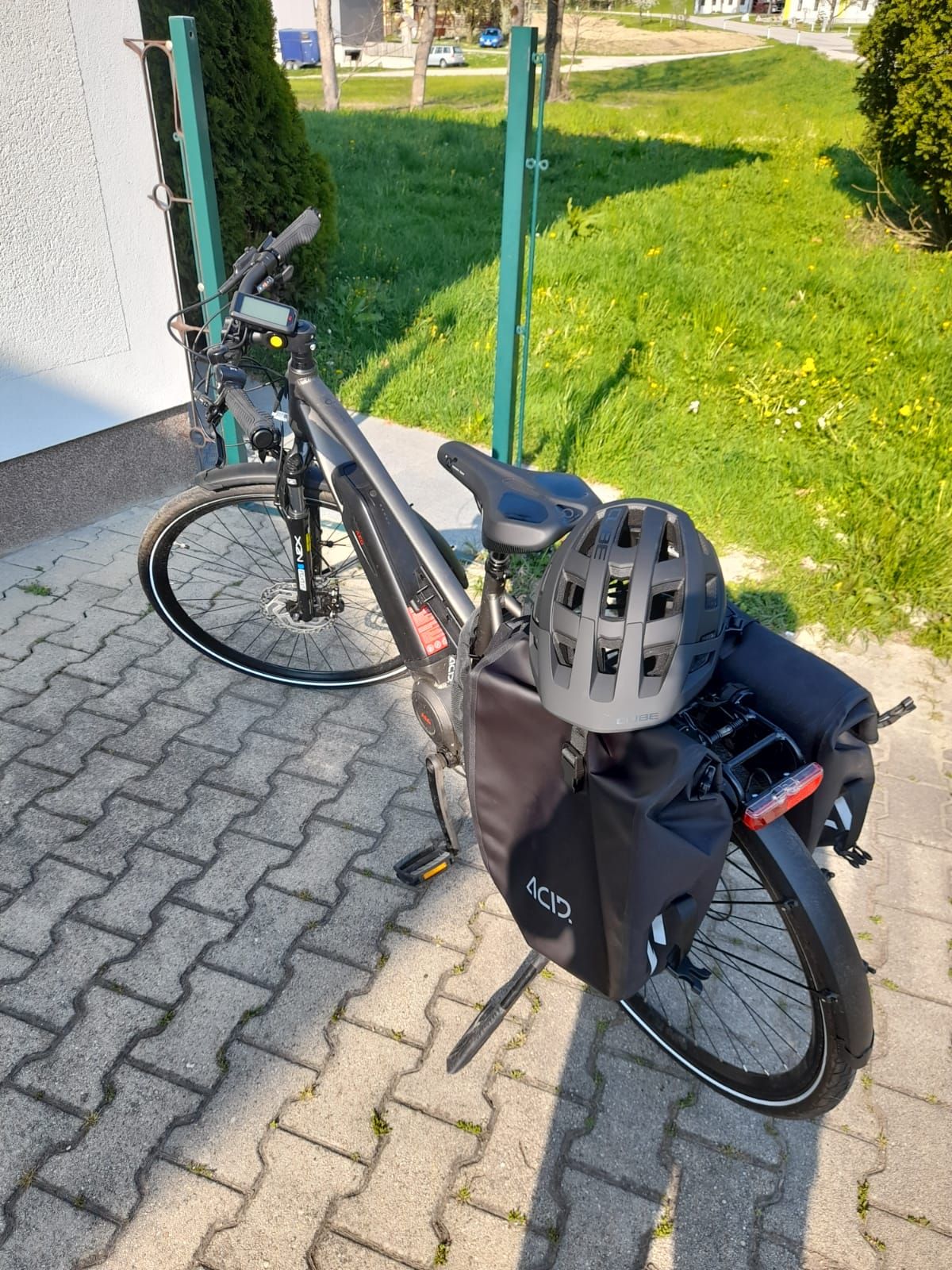 Garáž pro jízdní kola k dispozici