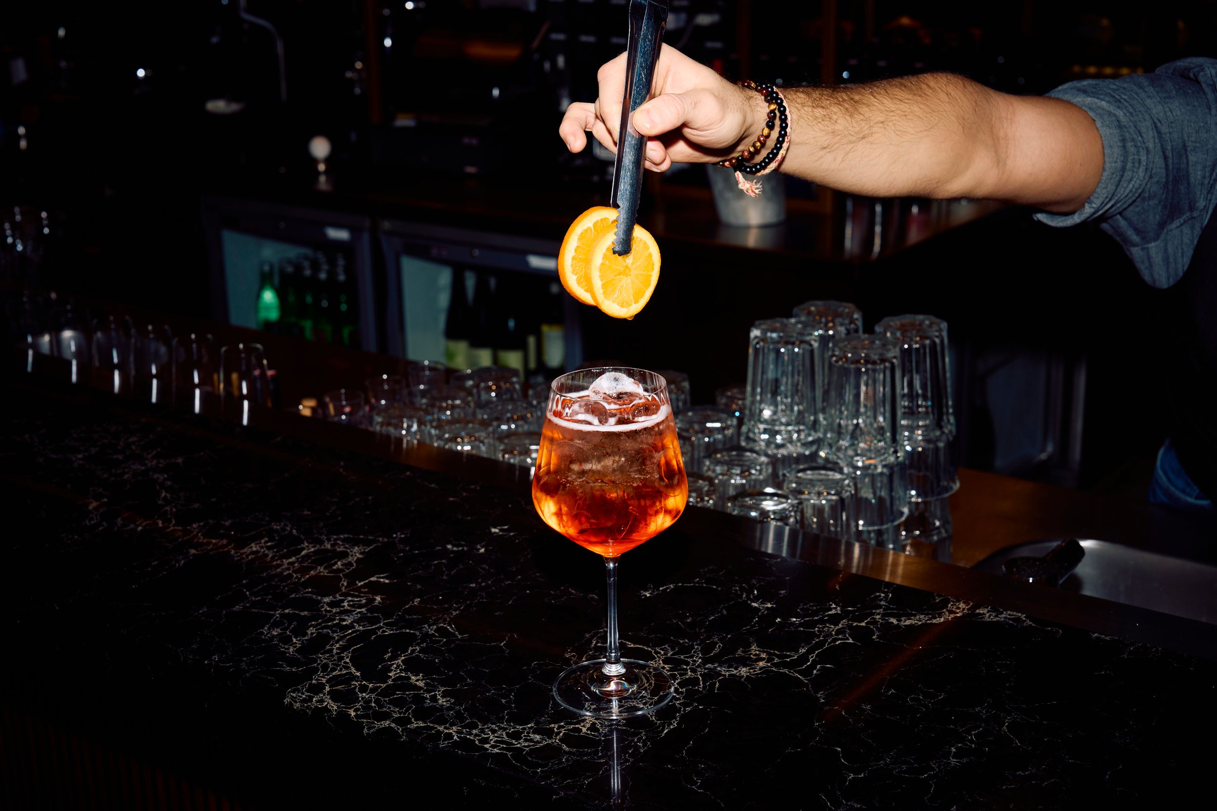 Aperol Spritz s plátky pomeranče 