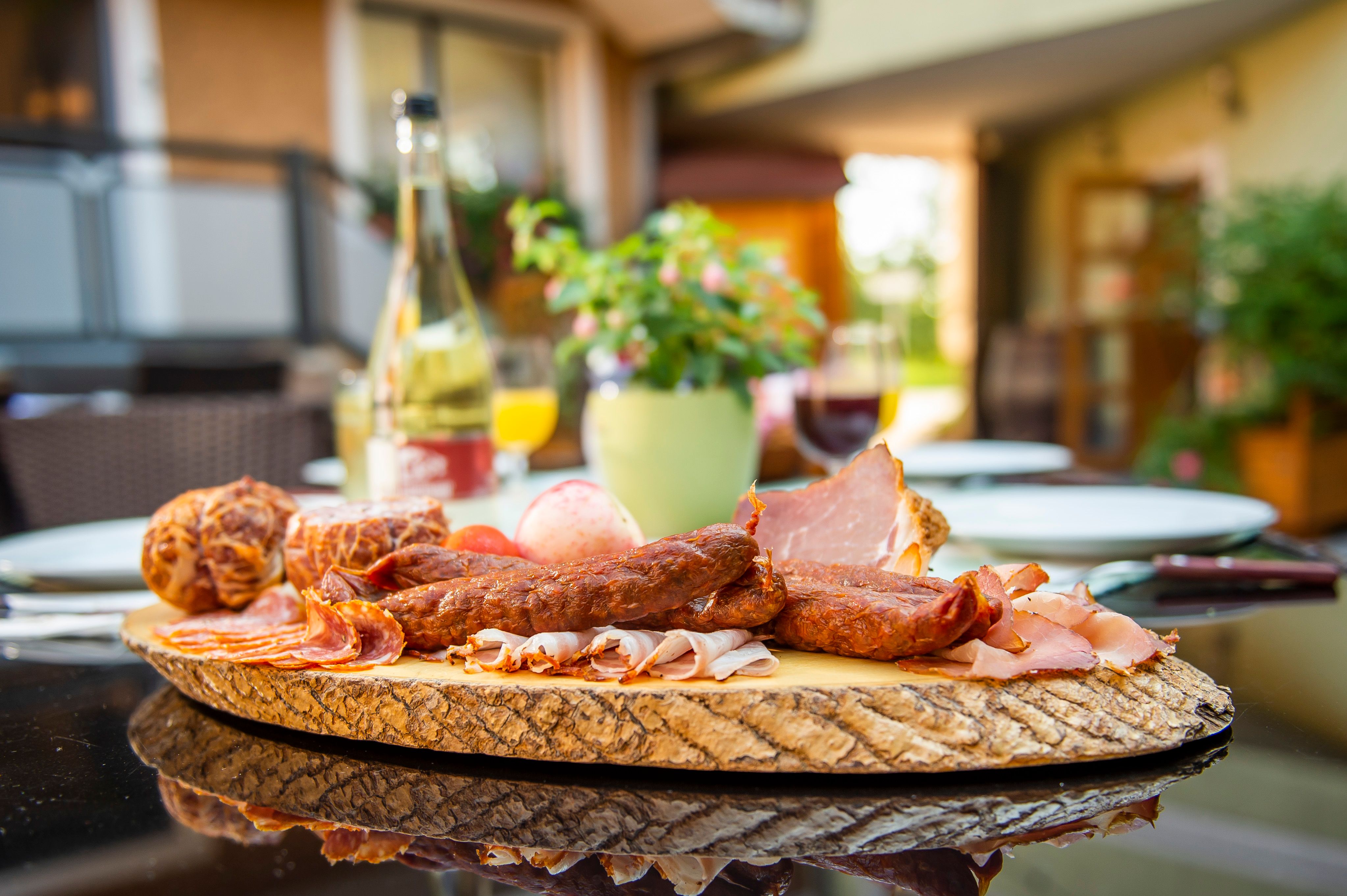 Svačina s uzeninou a masnými výrobky rodiny Wilhelmů