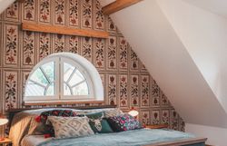 Schlafzimmer mit Doppelbett