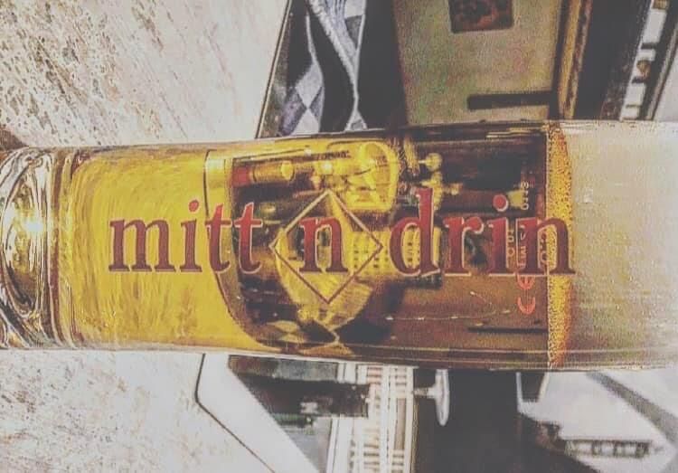 Kavárna a bar Mittndrin