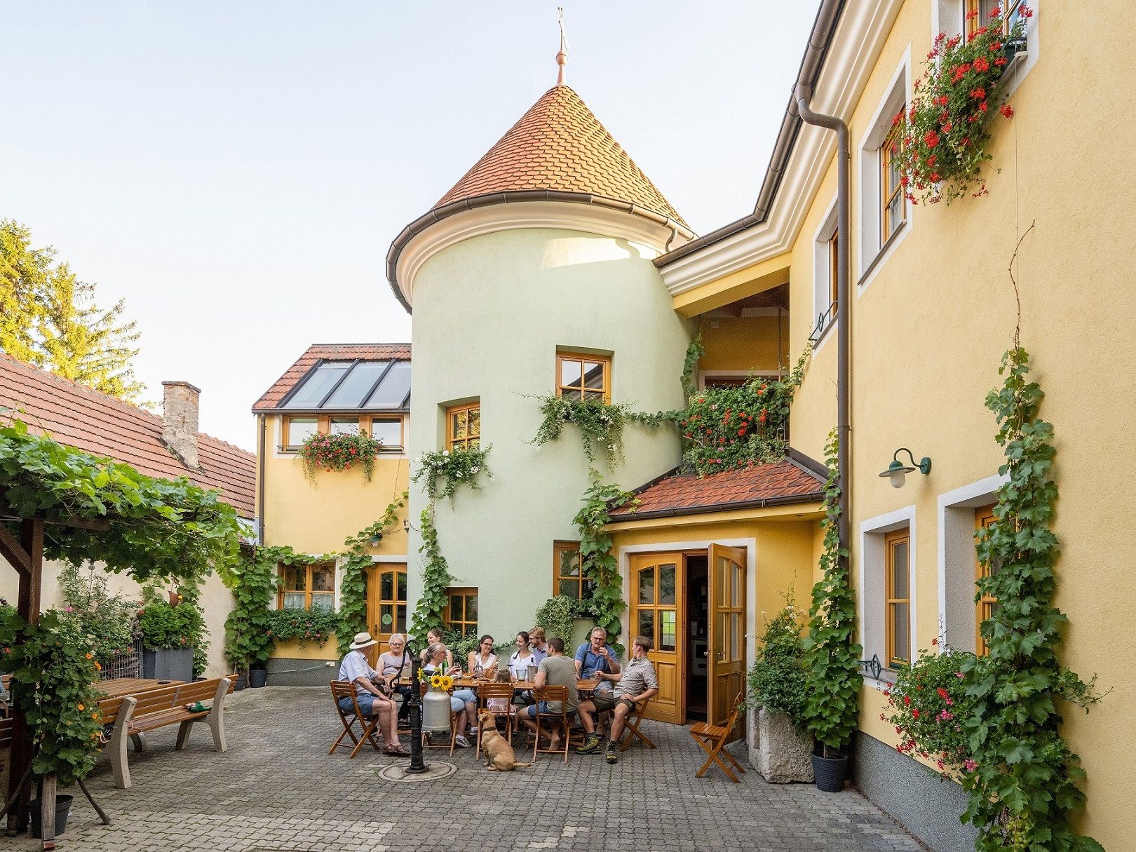 Vnitřní nádvoří, Vinařství Herzog, Brunngasse, Bad Vöslau